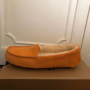 UGG Ansley blood orange slip size 5
